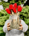 Czerwone ceramiczne tulipany – wyraziste kwiaty z ceramiki