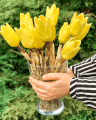 Żółte ceramiczne tulipany – ręcznie wykonane kwiaty z ceramiki